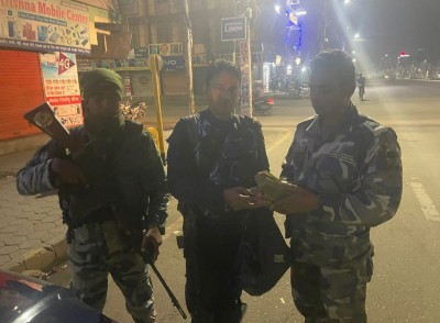 नक्कली मतपत्र र २ लाख ७२ हजार  नगदसहित वीरगञ्जबाट २ जना पक्राउ